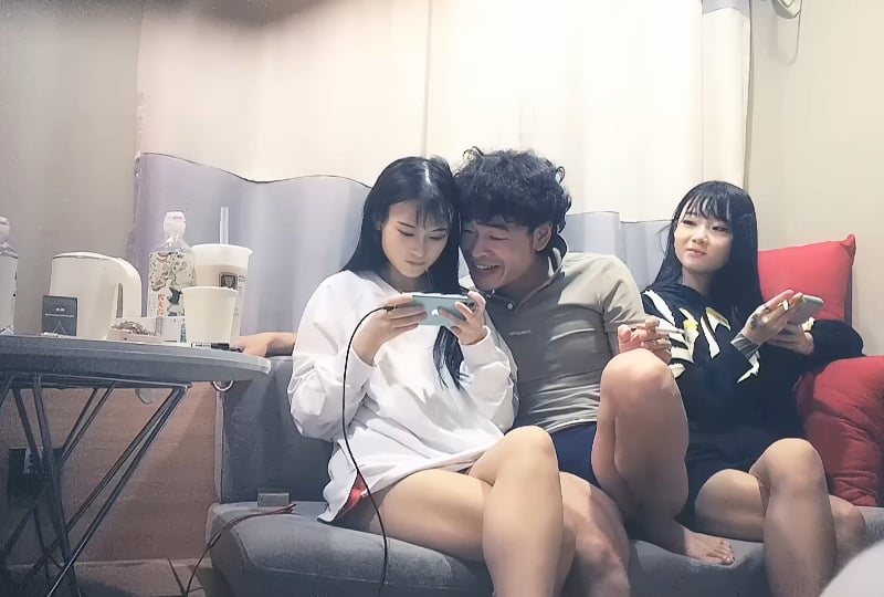 高颜值姐妹花双飞啪啪 相当精采! 海报