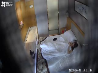 萤石云酒店摄像头偷拍高富帅约炮身材超棒的女网红 海报