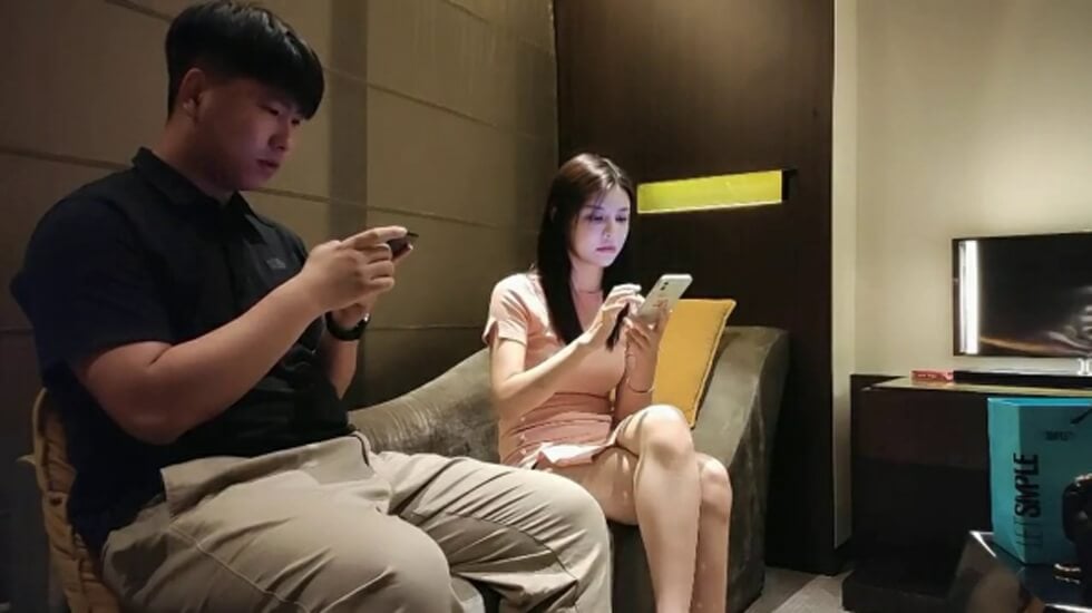 小宝寻花找大圈外围,穿情趣女仆装黑丝,口交舔屌 呻吟娇喘非常酥麻 海报