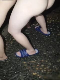 实力男主播逍遥龙哥和朋友半夜驱车到郊外公园和白虎妹子户外3P直播 海报