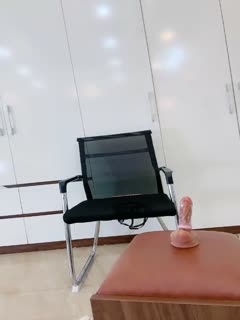 #吹小泡泡_极品御姐小少妇，丝袜高跟站立一字马展示 海报